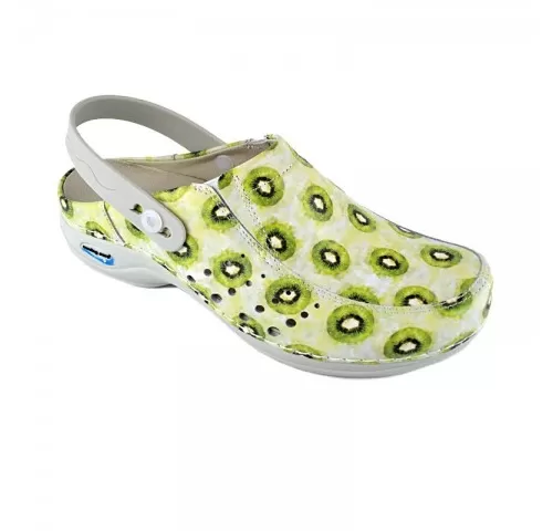 1-Saboti-medicali-din-piele-naturala--lavabili--cu-bareta-Nursingcare-Wash-Go-Berlin--kiwi