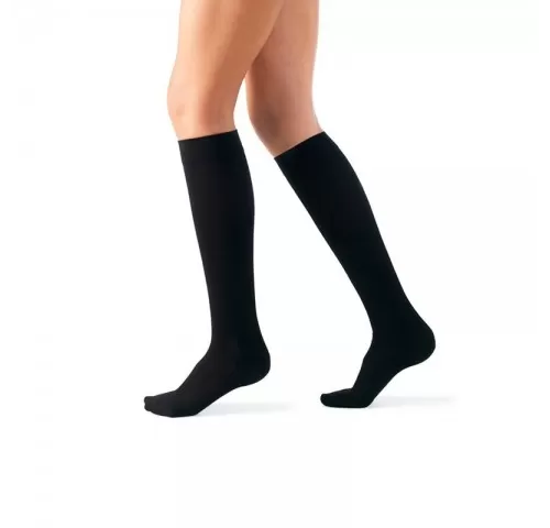 5-Ciorapi-medicali-pana-la-genunchi-cu-compresie-de-18-22-mmHg-si-140-DEN--NursingCare---MN22