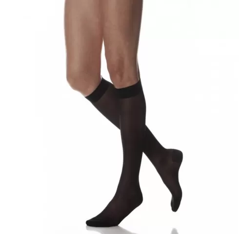 9-Ciorapi-medicali-pana-la-genunchi-cu-compresie-de-18-22-mmHg-si-140-DEN--NursingCare---MN31