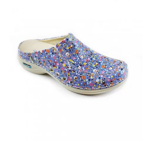 1-Saboti-medicali-din-piele-naturala--lavabili--Nursingcare-Wash-Go-Berlin--Bugs-Animated-1