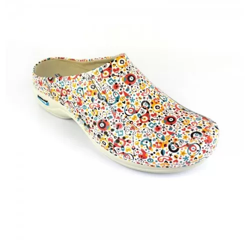 3-Saboti-medicali-din-piele-naturala--lavabili--Nursingcare-Wash-Go-Berlin--Bugs-Animated-2